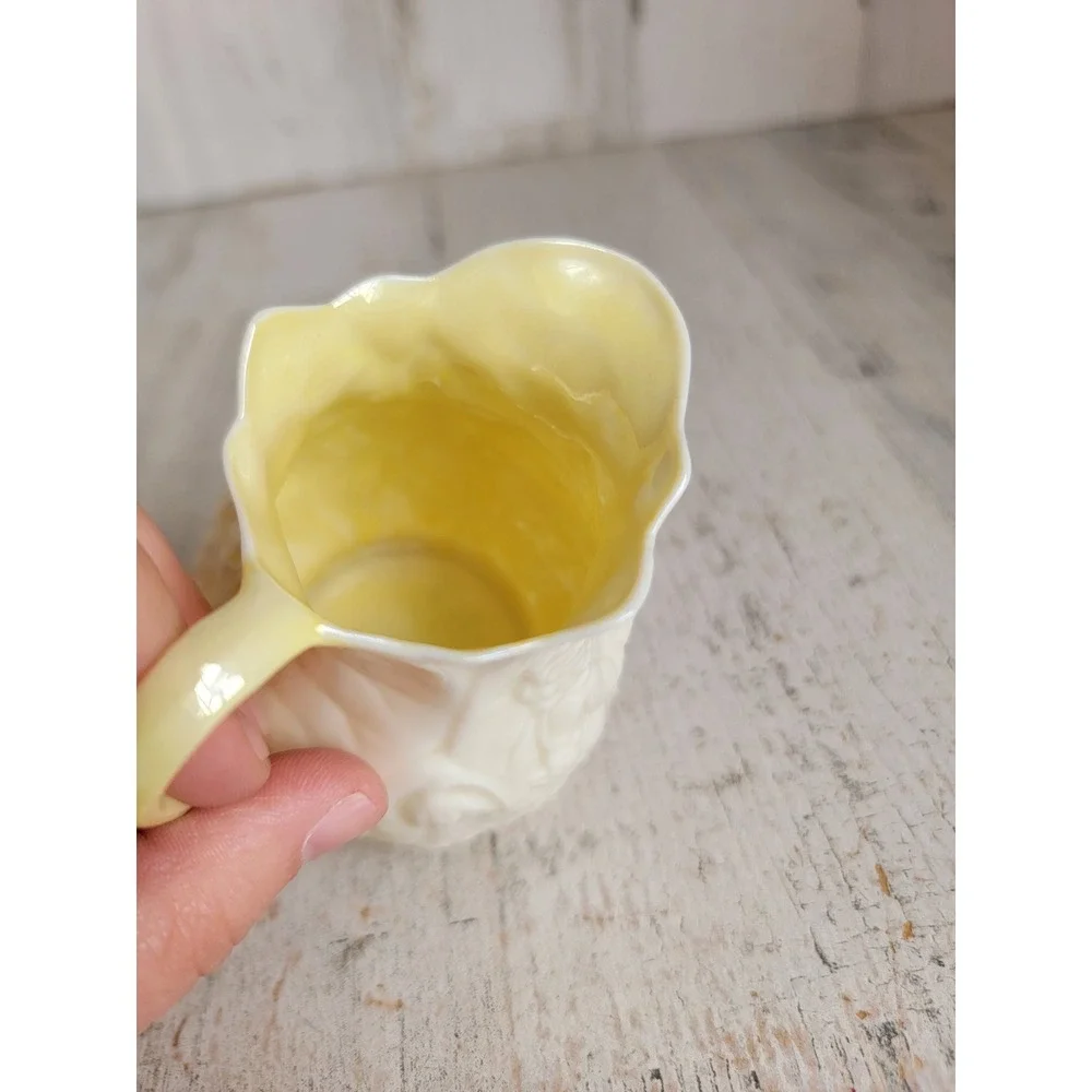 Belleek Ireland‎ mini off-white creamer scalloped luster kitchen home